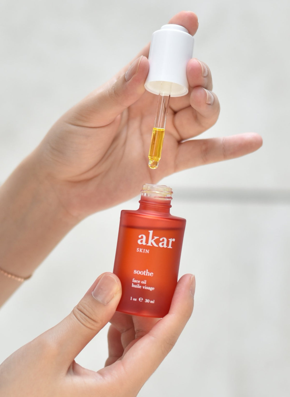 Akar Skin, Soothe Face Oil, hand, model, dropper, texture, skincare, lifestyle, photography